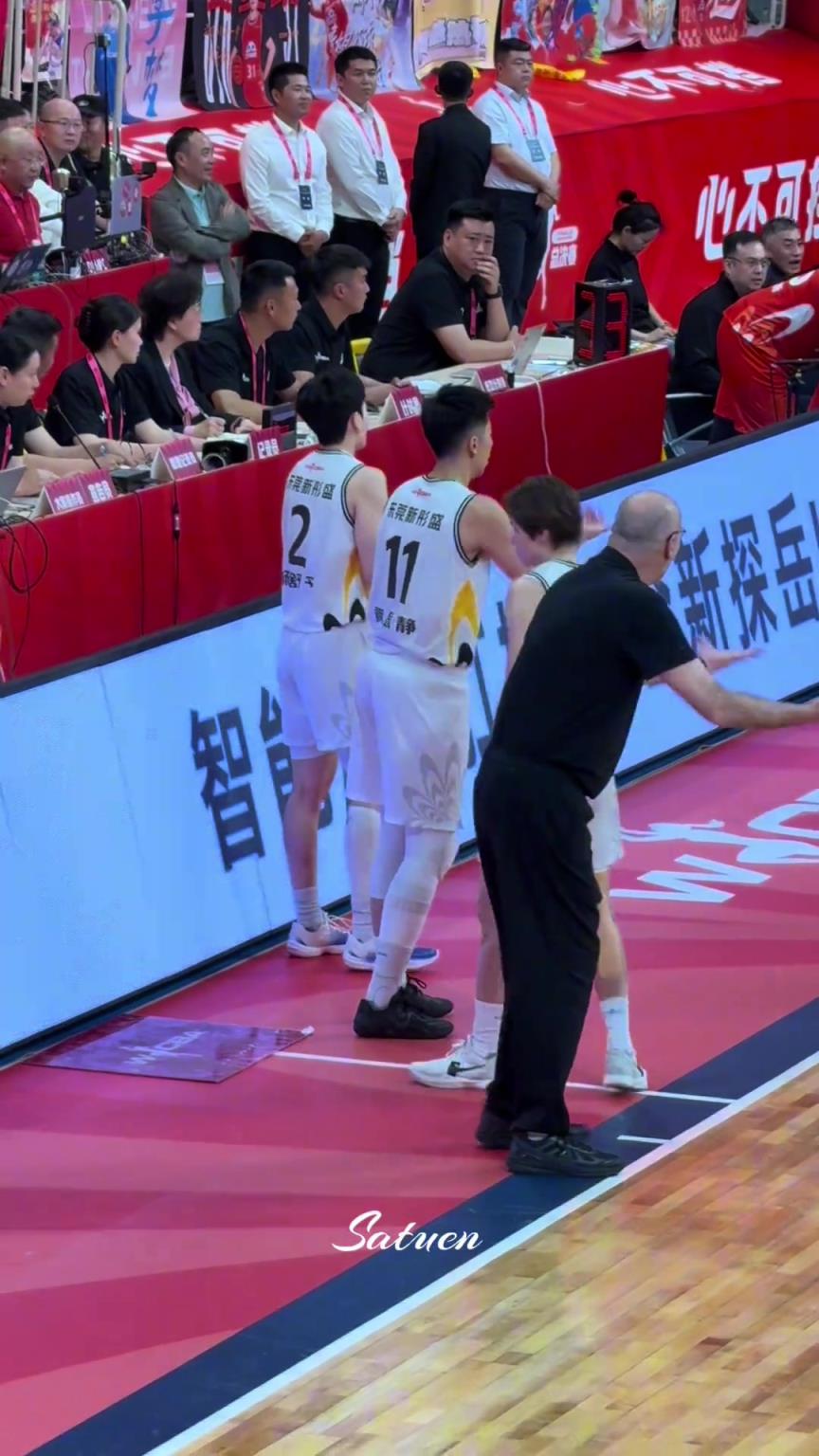 無奈的一家三口！絕望的教練，氣瘋了的皮總！