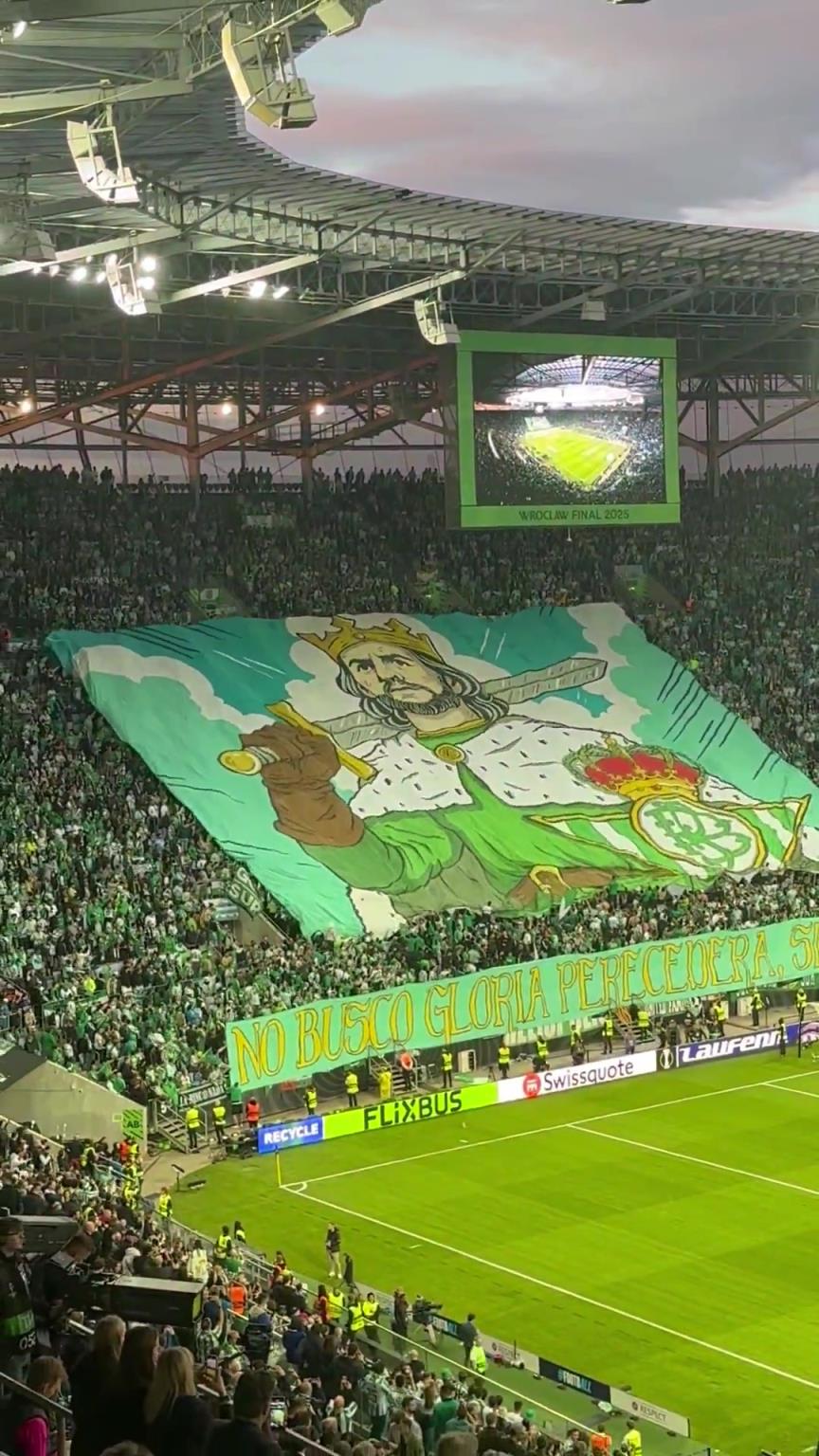 沖擊獎杯！貝蒂斯球迷這巨型Tifo太有氣勢了