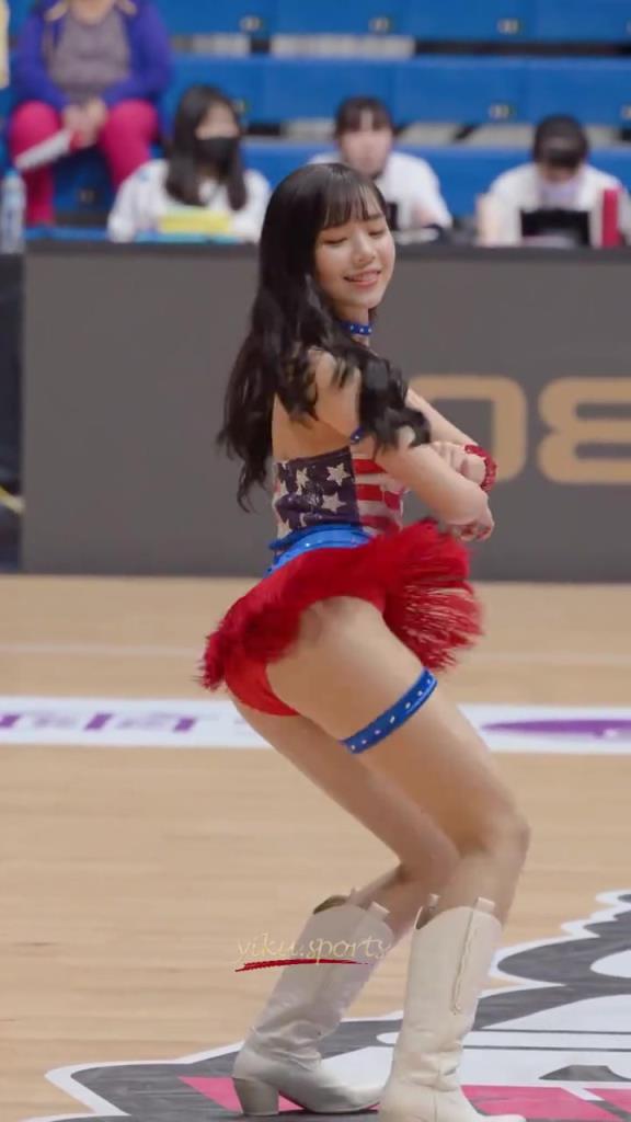 最好的啦啦隊(duì)小姐姐！自信，健康充滿活力！