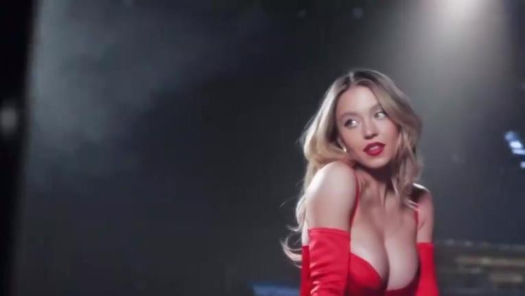 此前觀戰(zhàn)紐約德比！賣含洗澡水肥皂的悉尼妹太清楚自身優(yōu)勢了