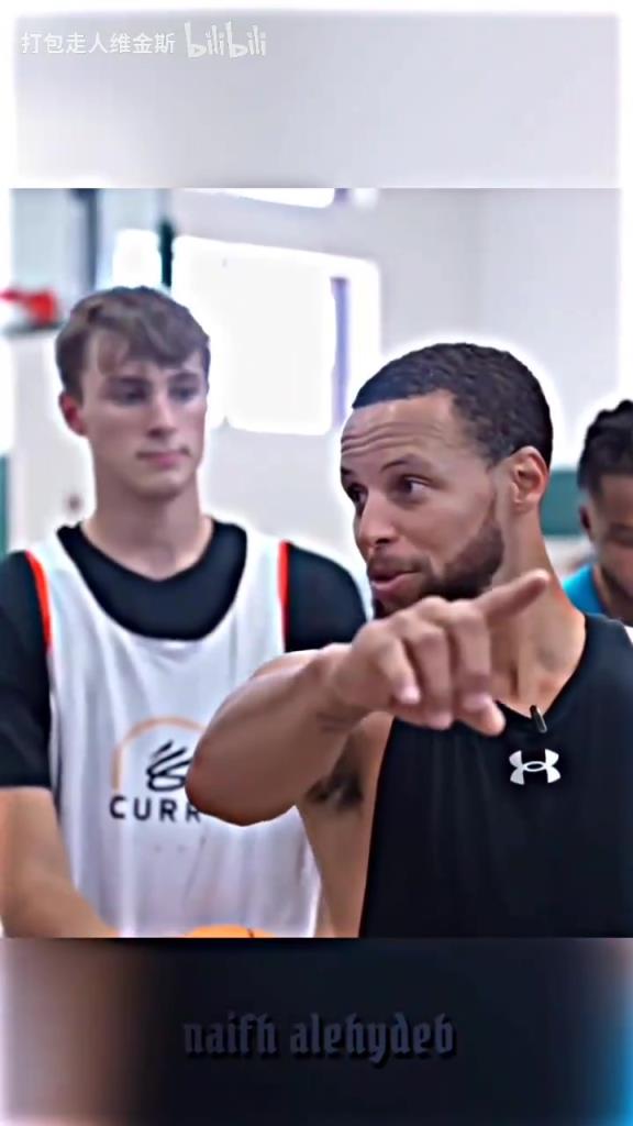 庫里：其實這個暴扣是我教的！當弗拉格出現(xiàn)在庫里的訓練營！