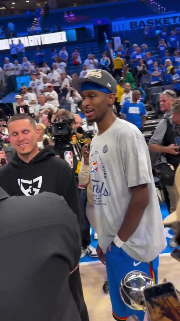 道理我都懂，但是為什么亞歷山大拿到MVP之后要掏襠